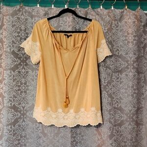 ADRIANNA PAPELL short sleeve v neck w tassels lightweight Shirt size Small